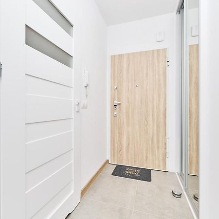 Apartment Wichrowa With Free Garage Wroclaw By Noclegi Renters 外观 照片