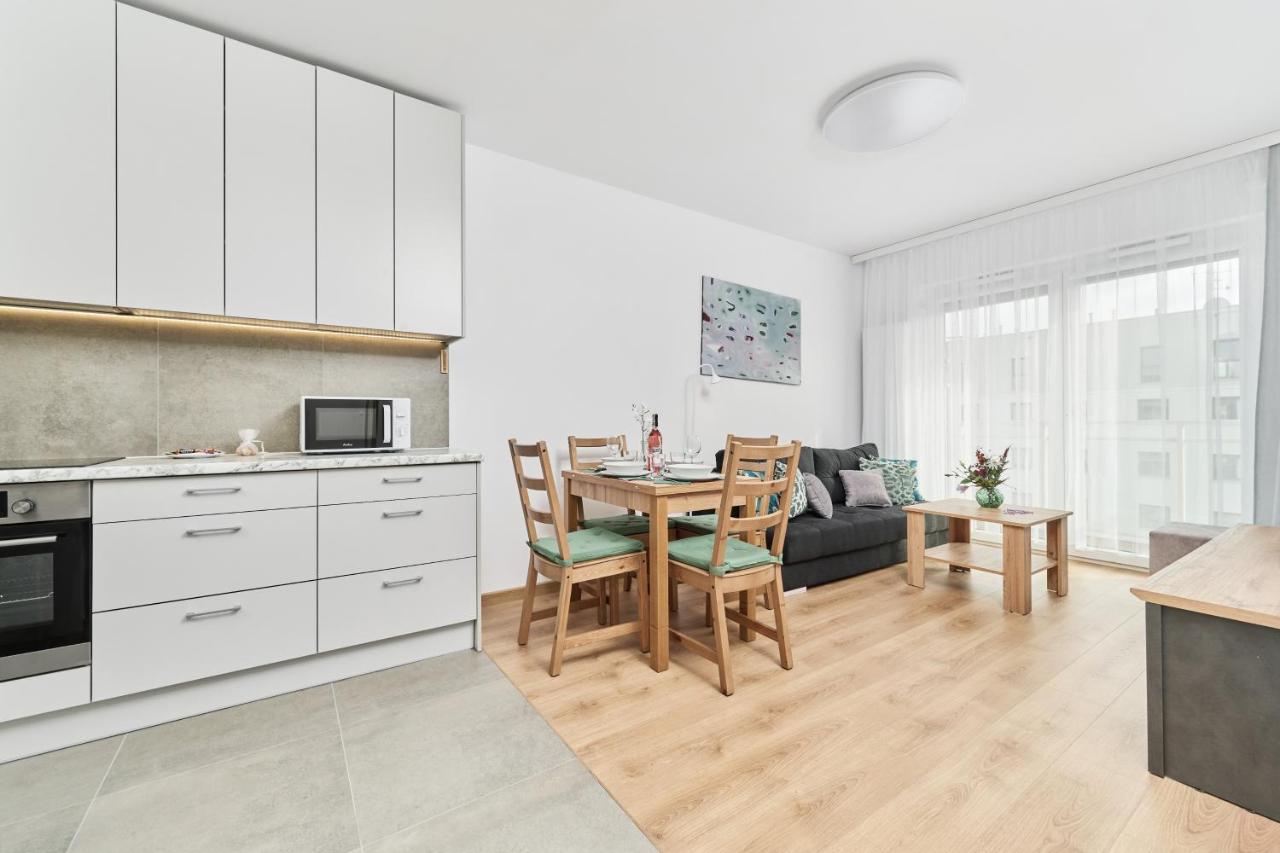 Apartment Wichrowa With Free Garage Wroclaw By Noclegi Renters 外观 照片